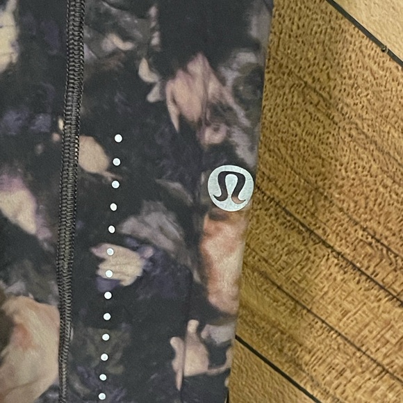 Lululemon Women’s Size 6 Frosted Rose Fast/Free Crop II Leggings - Picture 5 of 7